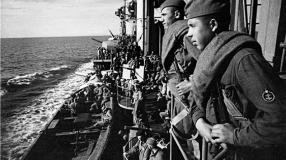 1941-1942 – Оборона Севастополя и битва за Крым.
На палубе крейсера «Красный Крым».